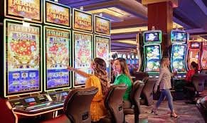 Antarmuka lobby Pretty Gaming dengan pilihan permainan meja langsung