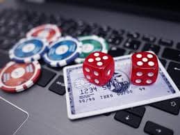 Tata letak meja Texas Hold'em Bonus di 1001slot dengan kartu komunitas terbuka